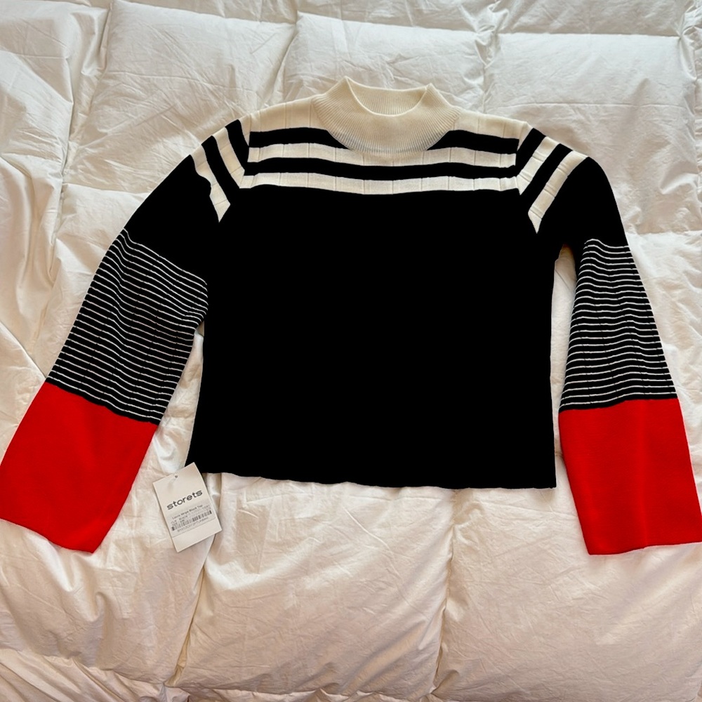 Storets beautiful modern sweater ♥️🤍🖤 NWT S/M